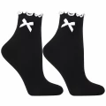 Czarne skarpetki damskie Moraj za kostkę z falbanką i kokardką, bawełniane, rozmiar 38–41.