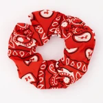 Gumka do włosów bandamka czerwono-biała – styl i wygoda w jednym