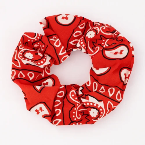 Czerwono - biała gumka bandamka do włosów – stylowa i wygodna