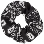 Gumka do włosów bandamka czarno-biała – klasyka w nowym wydaniu