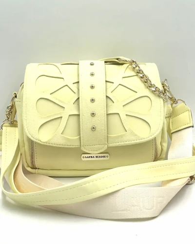 Żółta torebka damska Laura Biaggi typu listonoszka – model z ekoskóry z dwoma wymiennymi paskami i złotymi detalami.