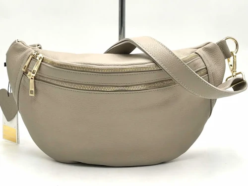 Szara nerka damska XL Laura Biaggi wykonana z włoskiej skóry naturalnej. Pojemna torebka crossbody ze złotymi detalami.