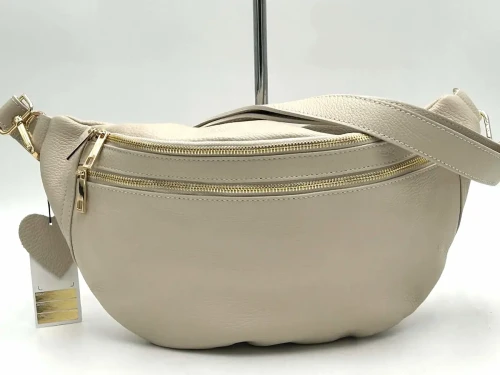 Jasnobeżowa nerka XL Laura Biaggi ze skóry naturalnej włoskiej. Pojemna torebka damska crossbody w stylu miejskim.