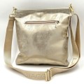 Tył torebki Laura Biaggi złota z kieszenią na zamek