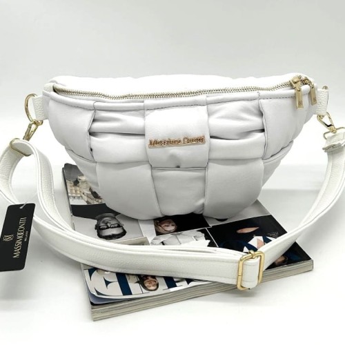 Biała nerka Massimo Contti z plecionym przodem i złotym logo – widok z przodu