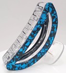 Spinka klamra do włosów niebiesko-czarna – świeżość koloru i trwałość