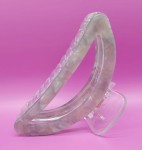 Szara przezroczysta spinka do włosów – stonowana elegancja