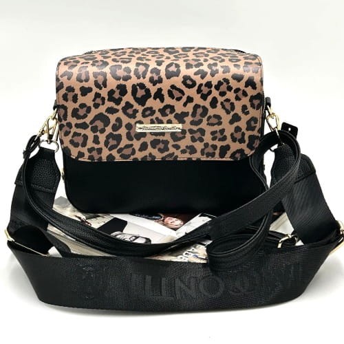 Czarna torebka Massimo Contti z klapką w beżowo-czarną panterkę – widok z przodu