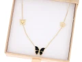 Złoty naszyjnik ze stali 316L z czarnym motylkiem, ażurowym i zawieszką serca