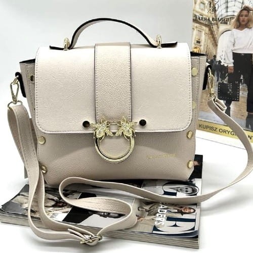 laura biaggi torebka kuferek beżowa z ozdobną klapką z muchą