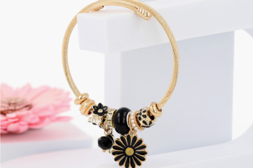Bransoletka bangle złota damska z czarnymi zawieszkami i słonecznikiem z cyrkoniami – stal chirurgiczna 316L