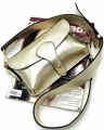 Złota listonoszka Laura Biaggi – torebka ułożona na leżąco